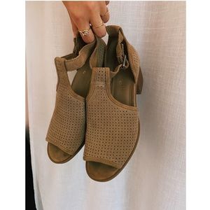 Tan UGG Heel Sandals